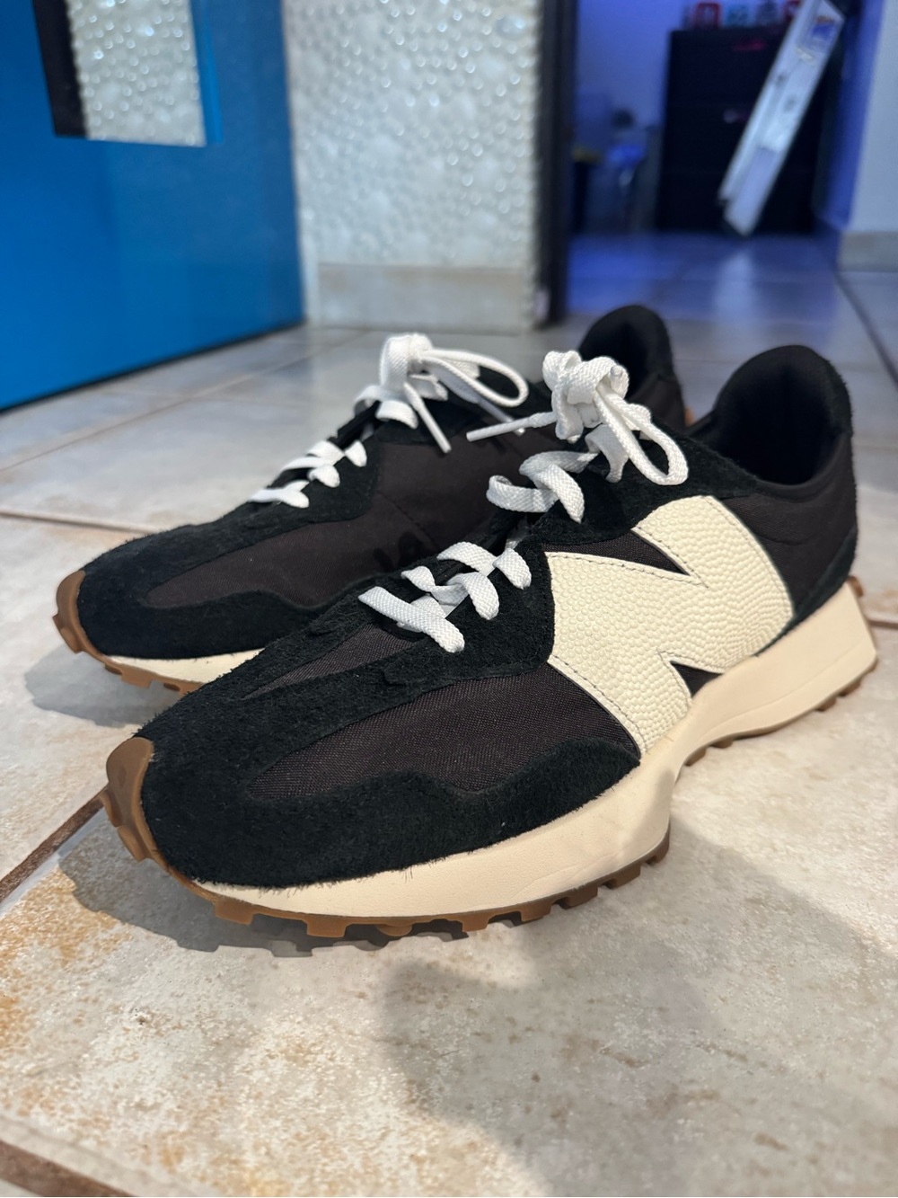 New Balance Men’s Black and Cream 327 Casual Sneakers